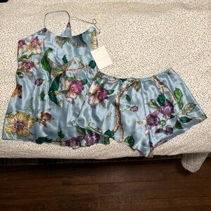 Never worn! Received as gift and it doesn’t fit.